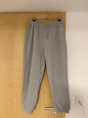 Graue Jogginghose