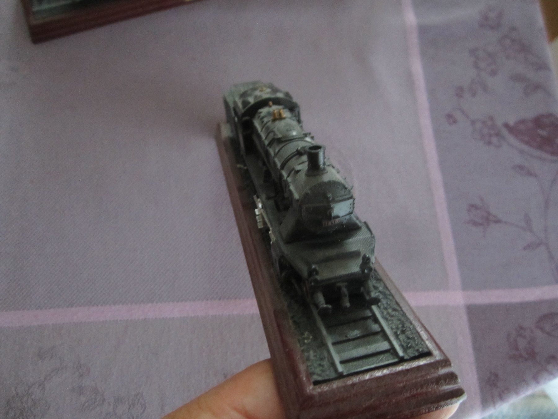 Märklin Modellini di ferrovie: 2 Modelldampfloks mit Sockel (Sammler) – Usato da Volketswil venduto da nemo2000 4