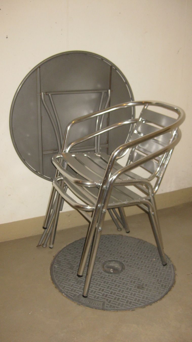 Set di tavolo e panche: Gartentisch Metall mit Stühlen Alu – Usato da Nussbaumen AG venduto da Daddy5 2