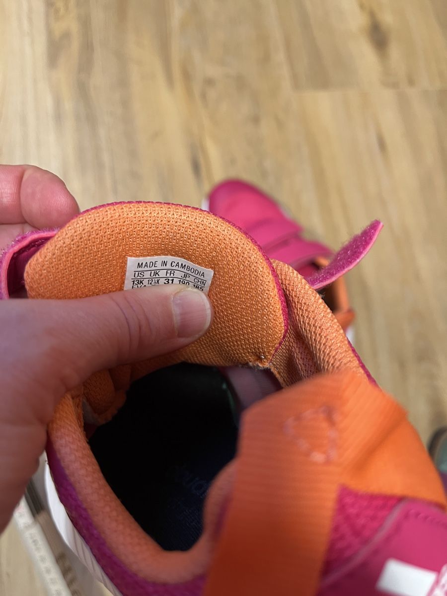 Adidas Scarpe per ragazze: Adidas Hallenturnschuhe Gr.31 – Usato da Schlatt ZH venduto da elocin-88 1