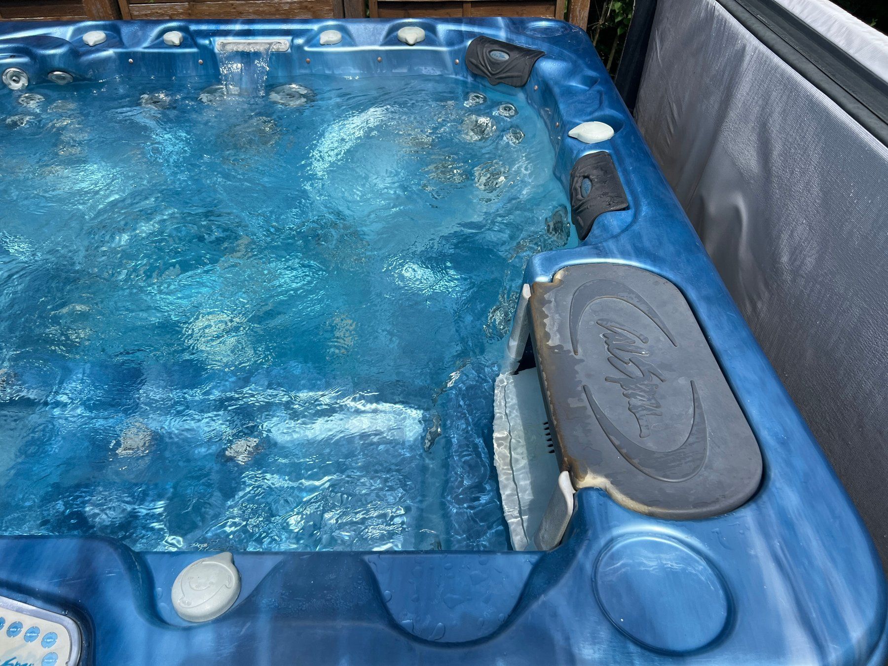 Whirlpool: Whirlpool von CalSpas mit sechs Sitzen – Usato da Frauenfeld venduto da Tschuege02 5