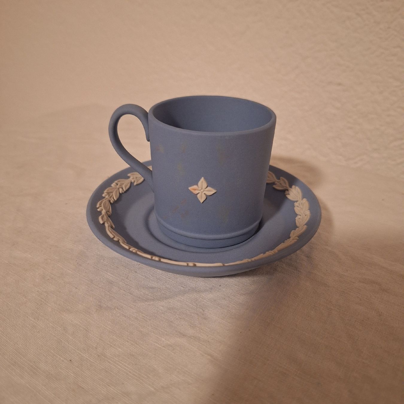 Tazze: Versand möglich. Wedgewood Jasperware, Tasse blauweiss – Usato da Winterthur venduto da Goldpipau 2