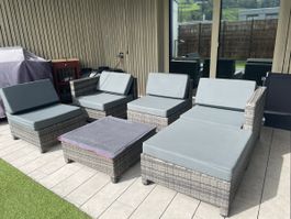 Outdoor lounge