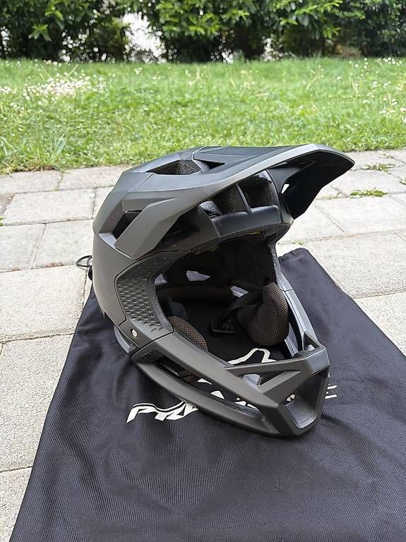 Caschi: Fox Proframe Helm Grösse M 56-58mm – Usato da Bad Ragaz venduto da dabombtrimmis