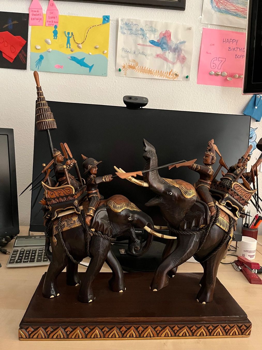 Statuette: Dekorative Holzfigur Elefanten-Kampf mit Kriegern – Usato da Obfelden venduto da Pschumi1 2