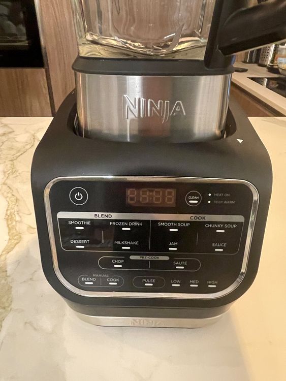 Ninja Foodi Blender & Soepmaker, 10 Auto-iQ-programma's, 1,7L Glazen Kan, Warm & Koud Blender, Ingebouwd Verwarmingselement, Stamper, Schoonmaakprogramma & Borstel, 1000W, Zwart, HB150EU