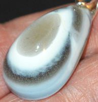 Anhänger L-7523– Blauer Owyhee Augenopal Cabochon 29X16X12mm