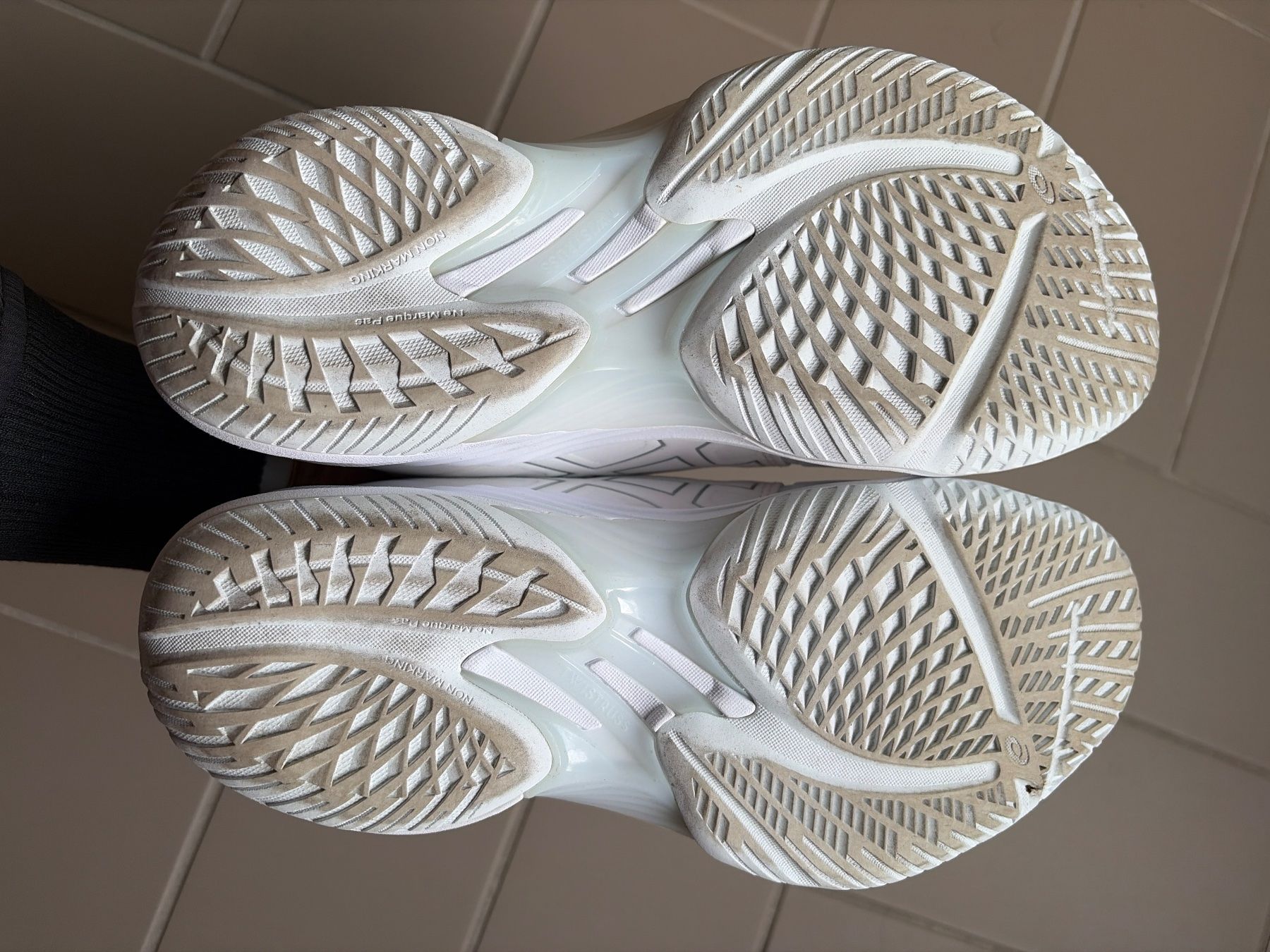 Asics Scarpe da donna: ASICS SKY ELITE FF White & Silver Size 39 – Usato da Schlieren venduto da ric_j7md 3