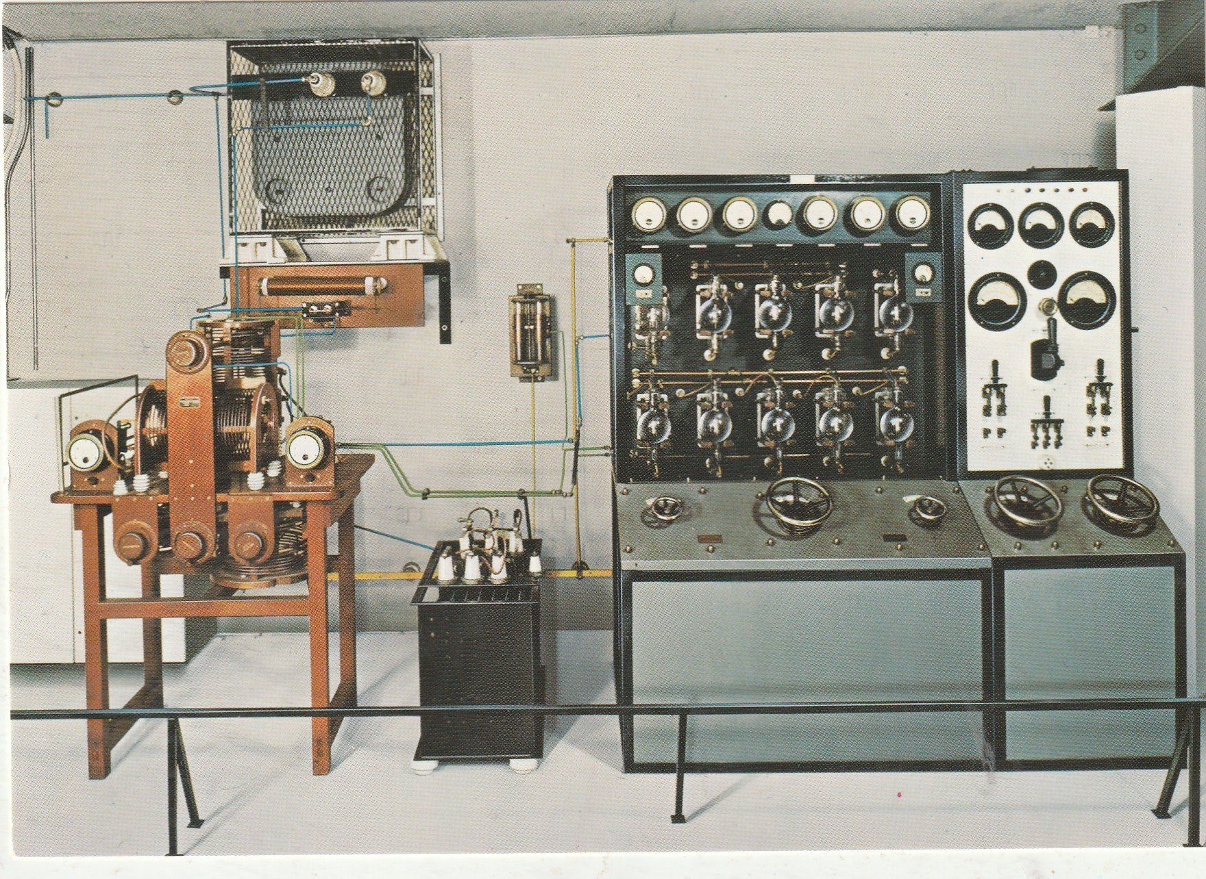 Cartoline postali: Ein 11er Satz.  Block Postkarten mit alten Telefons. – Usato da Lumbrein venduto da made02 5