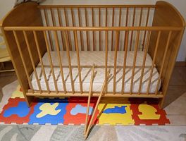 Kinderbettli Holz Gratis