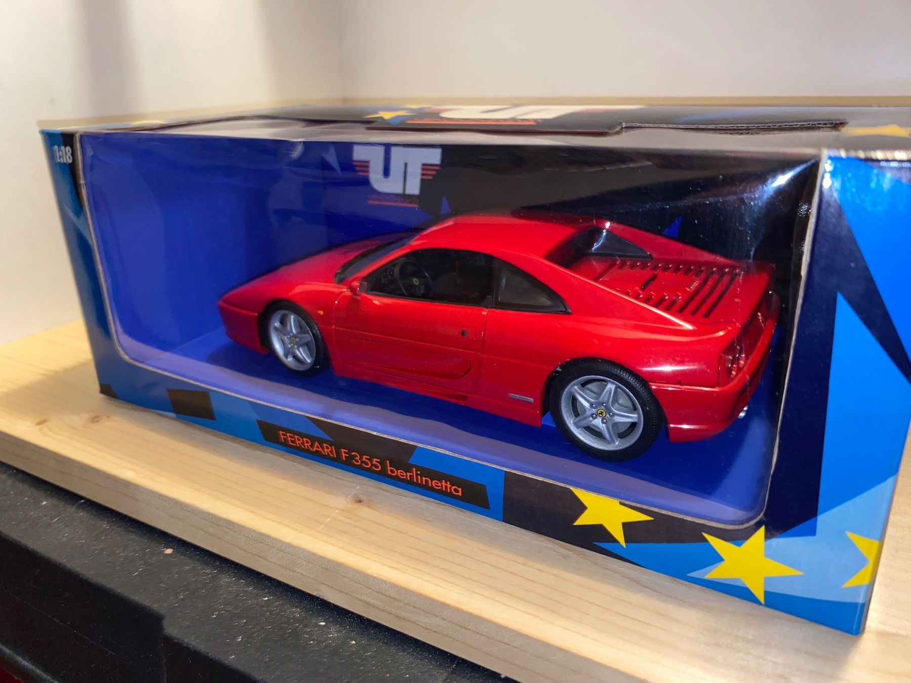 Ferrari Modellini d'auto: Ferrari F355 Berlinetta 1/18 UT Models – Nuovo (secondo la descrizione) da Wohlen AG venduto da PrivatSammlung 1