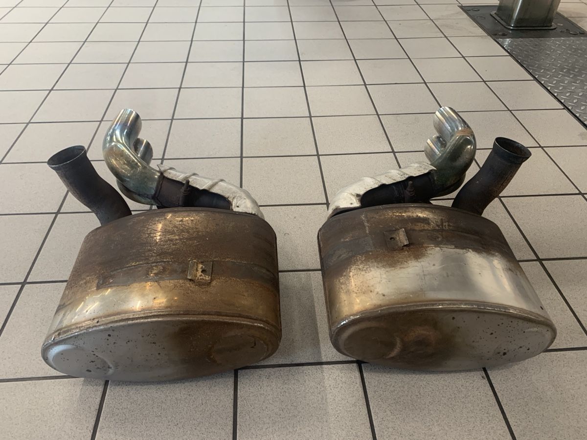 Porsche Tutti pezzi di ricambio auto: Porsche 993 échappement – Usato da Mont-sur-Lausanne venduto da Cosbele 1