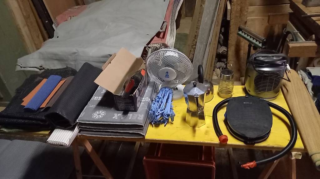 Tous les outils:  Camping Material – D'occasion à Fischenthal par daska2