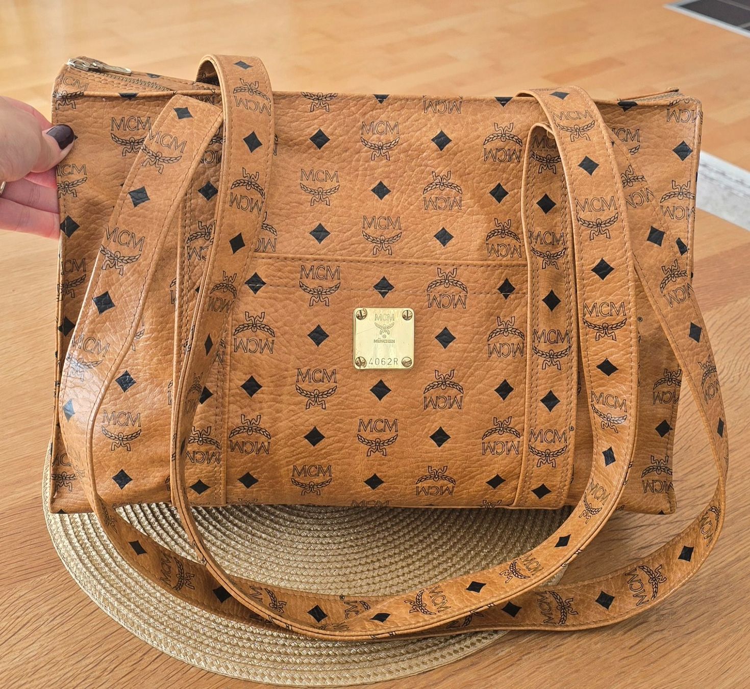 Mcm Sacs femmes: MCM Shopper Medium Heritage Cognac Canvas – D'occasion à Niederteufen par Mira_72
