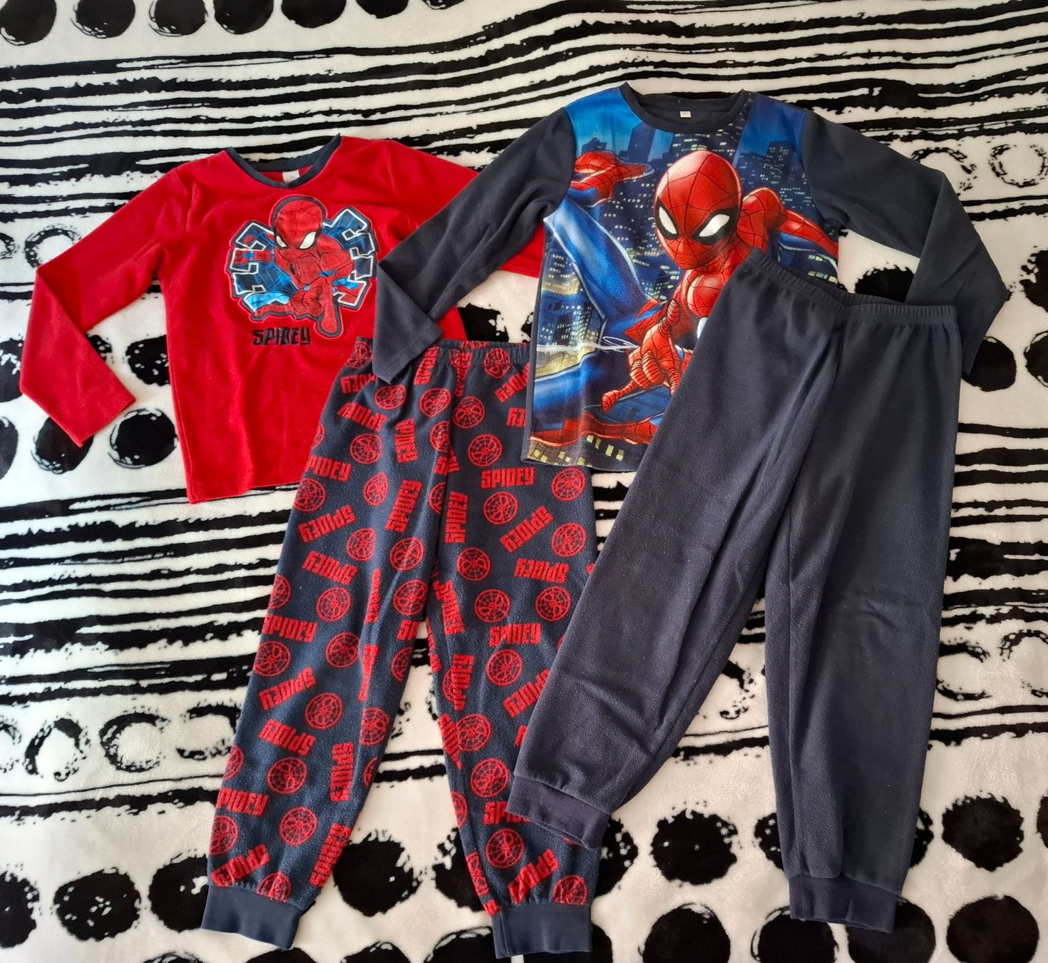 Pigiama & Simili: 2x Fleece Pyjama gr.128 – Usato da Oberurnen venduto da rotty80