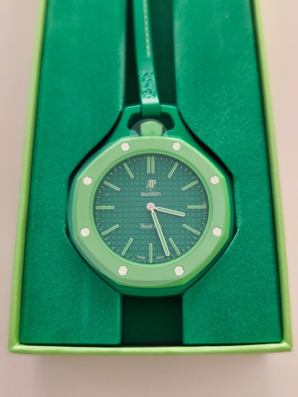 Swatch Orologi: Swatch x AP Royal Pop Green Eight – Nuovo e nell'imballaggio originale da Basel venduto da phunkee
