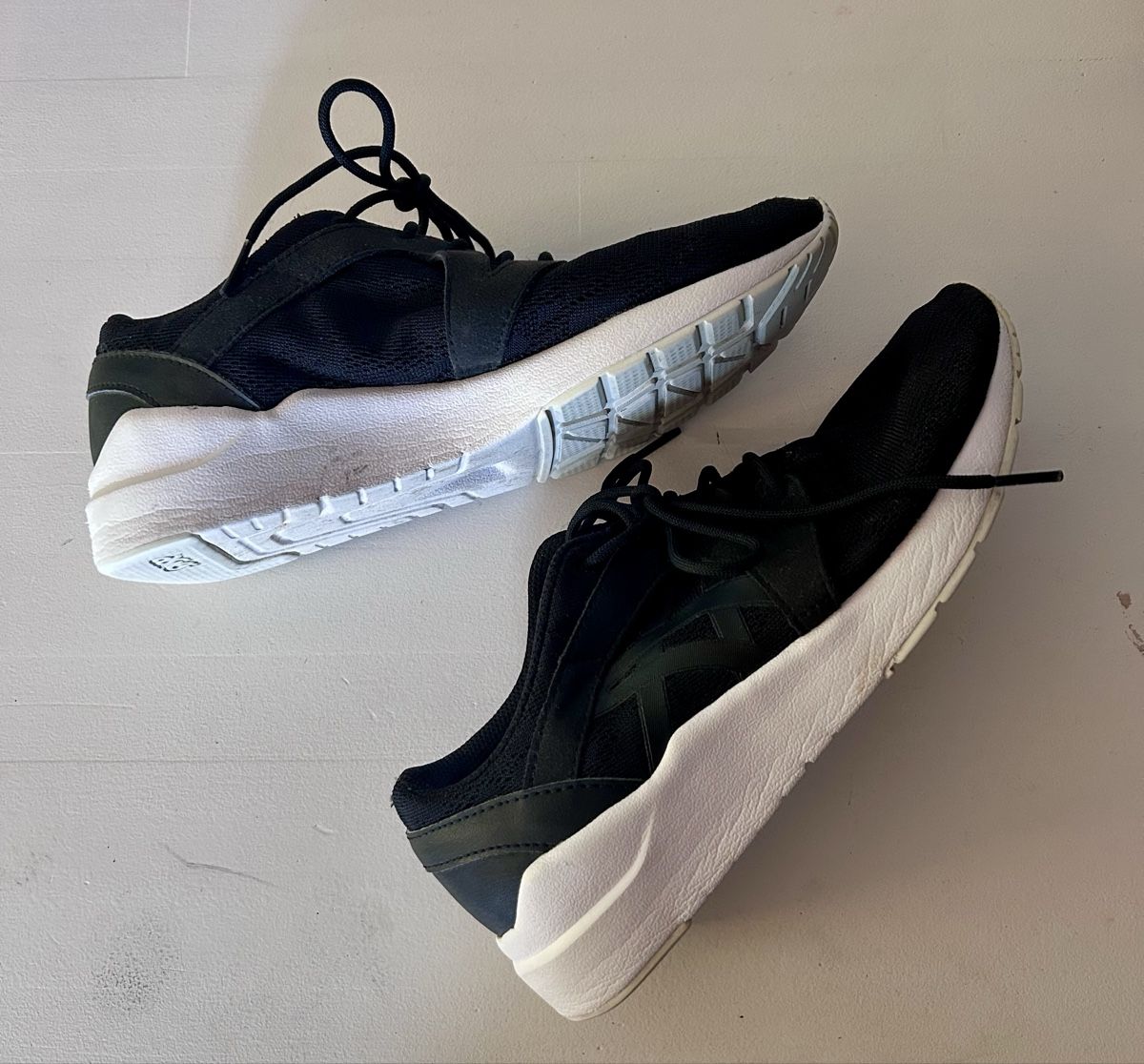 Asics Scarpe da uomo: Hallenschuh ASICS 37.5 Top – Usato da Obbürgen venduto da musigschopf 1