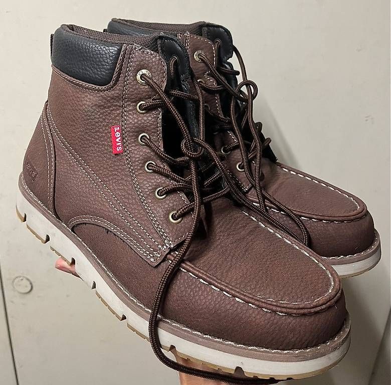 Scarpe da uomo: Levi's Boots – Usato da Zürich venduto da Fashionchick