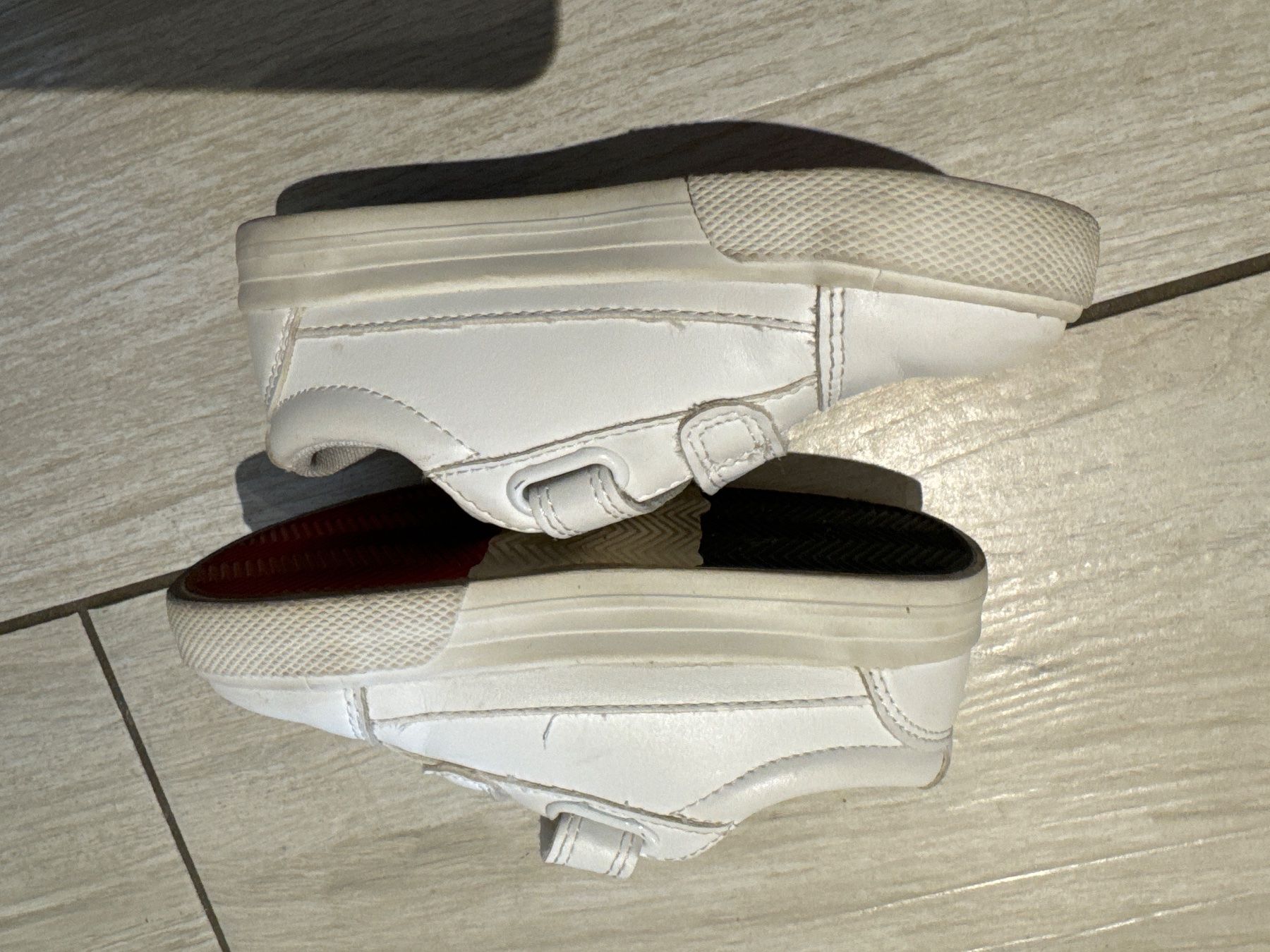 Next Scarpe per ragazzi: Next Turnschuhe weiss Gr 24.5 – Usato da Gelterkinden venduto da Familienferien 2