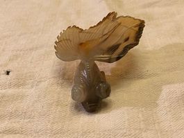 Figurine asiatique de poisson combattant, en quartz fumé.