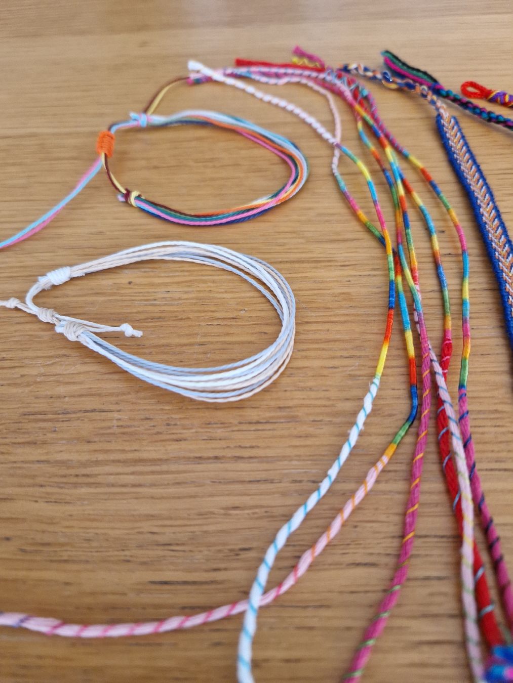 Bracelets: Bändeli Armbänder farbig Set Neu – Neuf (Voir description) à Vogelsang AG par villa9 4