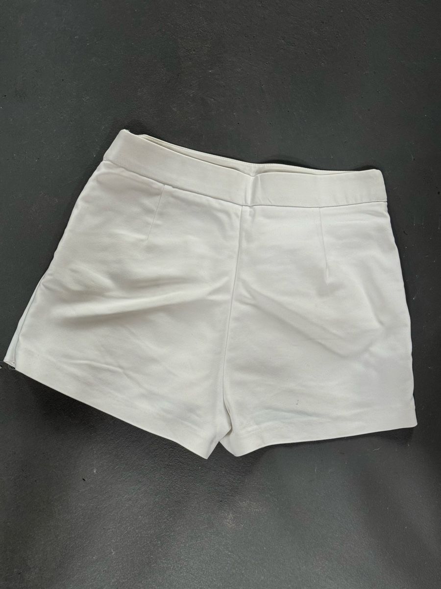 Zara Pantaloni: Zara White Ruffle Shorts, Size S – Usato da Hagendorn venduto da cel_qg9h 1