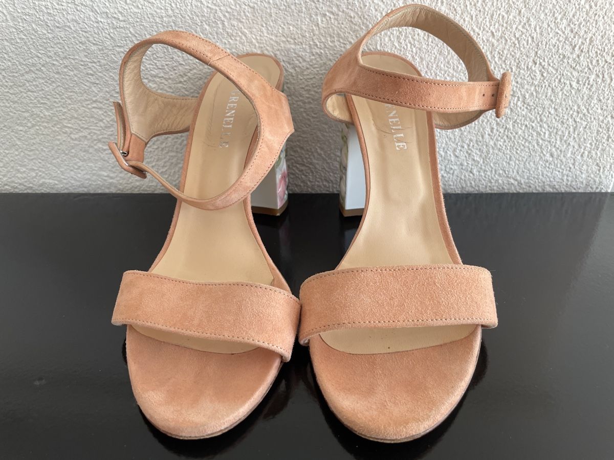 Scarpe da donna: Vero Cuoio Sandalen mit Blumen, Gr. 40/41 – Usato da Ennetbaden venduto da Julia555 2