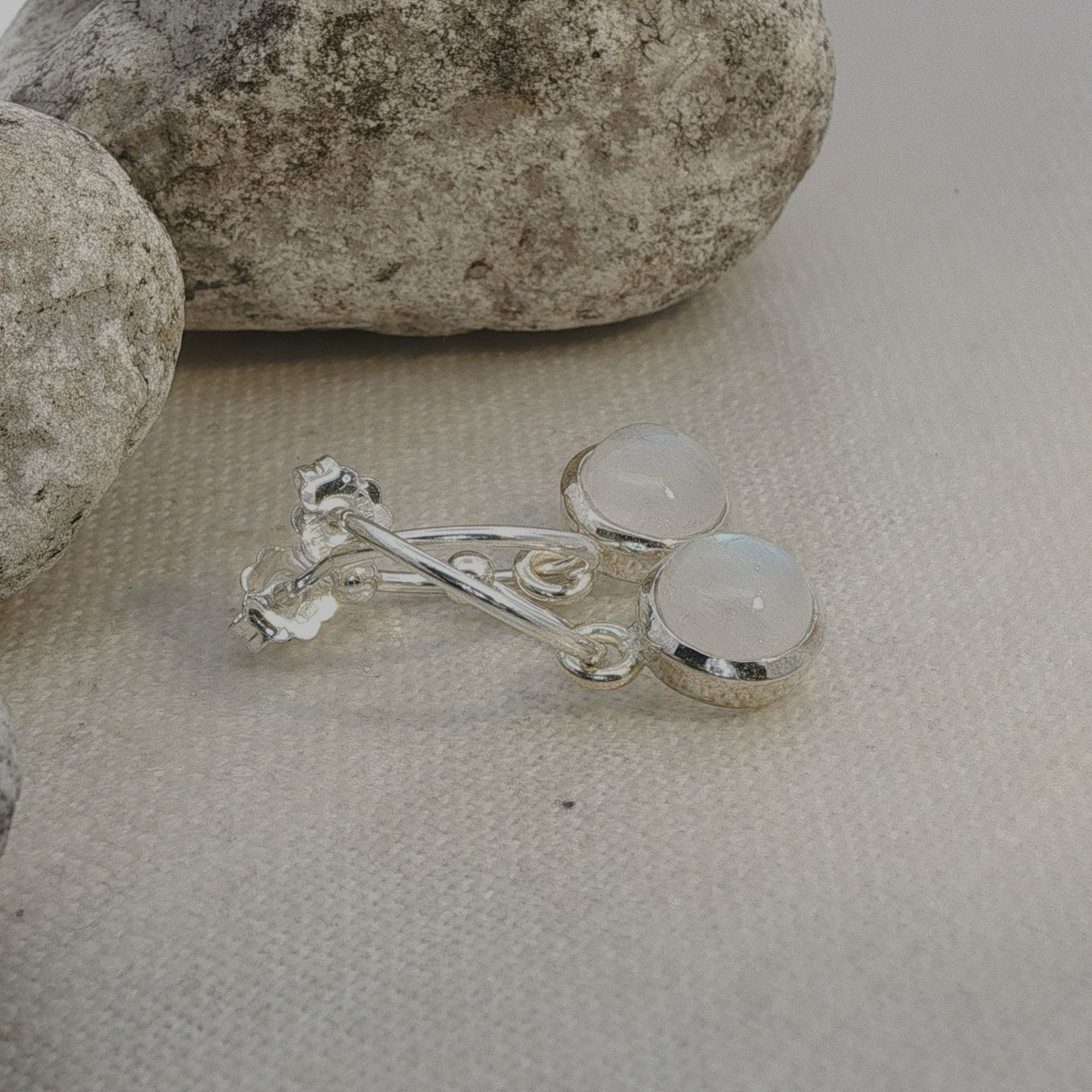 Olga Ribler Orecchini pendenti & Orecchini a lobo: Sterling Silber 925 Halbcreolen mit Mondstein – Nuovo (secondo la descrizione) da Luzern venduto da Schmuckoutlet 2