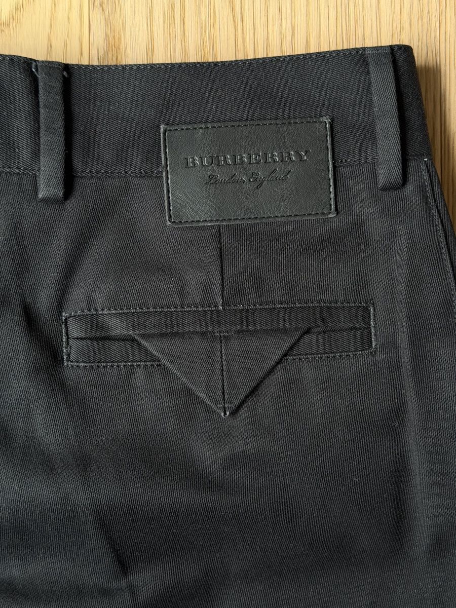 Burberry Pantaloni: Burberry black pants size 44 – Usato da Zürich venduto da dav_ylk6 2