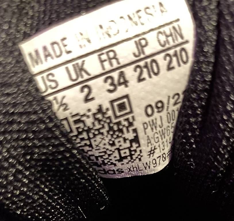 Herrenschuhe: Adidas black sneakers size 34 – Gebraucht aus Horgen von ett_t5rh 2