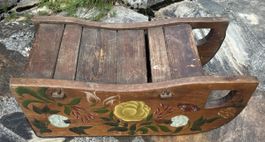 Antiker kleiner Holzschlitten bemalt