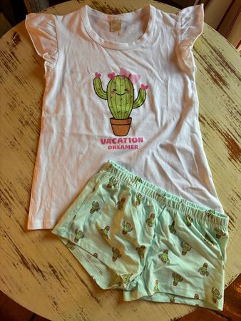Tolles Pyjama Gr. 110/116, Neu
