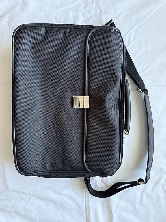 Valises & Sacs: Laptop Business Tasche NEU – D'occasion à Saland par Marejo