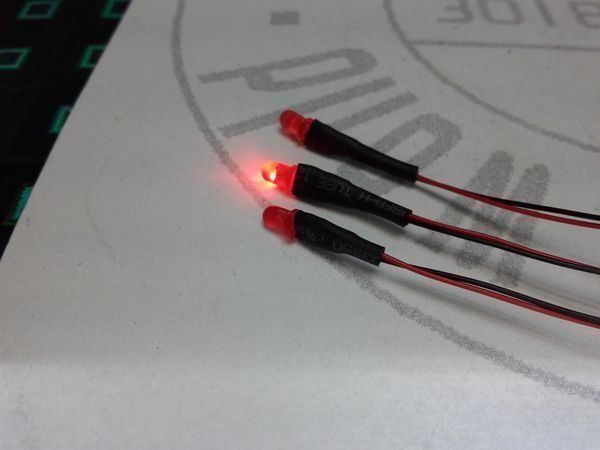 Componenti elettronici: Blink-LED rot 3mm 12V verkabelt – Nuovo (secondo la descrizione) da Luzern venduto da Salefactory 1