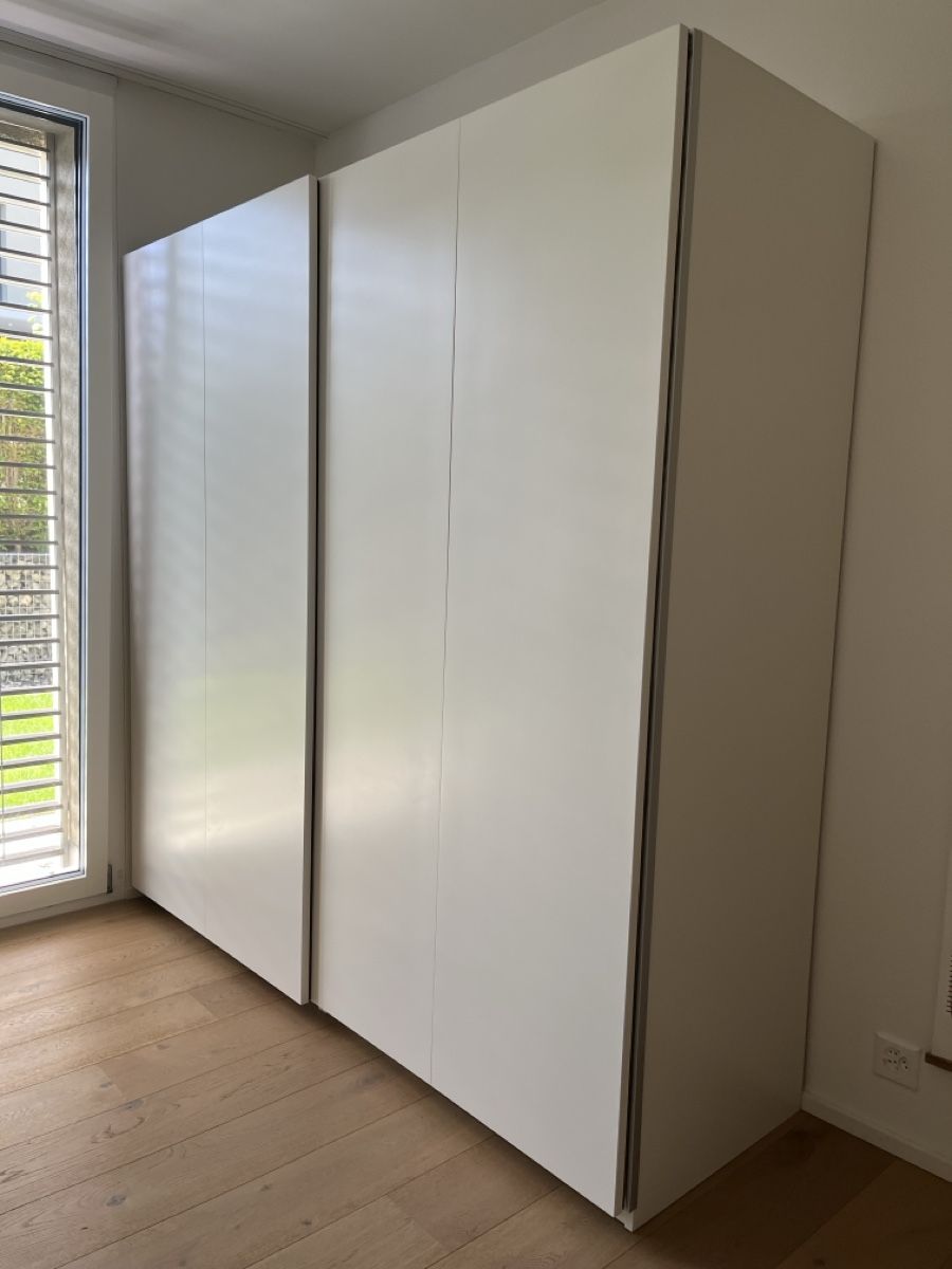 Ikea Armadi: White IKEA PAX Sliding Door Wardrobe – Usato da Schindellegi venduto da ire_j7lw