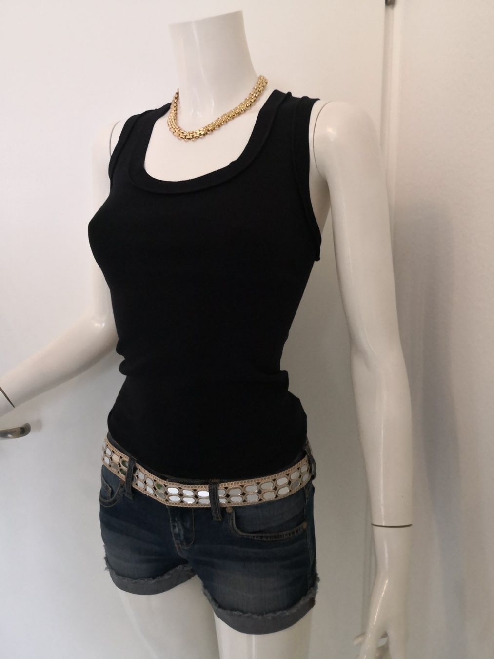 Mango Tops: 🤩MANGO TOP SCHWARZ – D'occasion à Olten par Naja-Twins-Twins 3