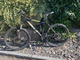 Mountainbike Wheeler vollgefedert schwarz gebraucht