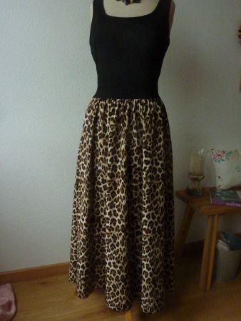Sommerliches Kleid mit Leo-Muster, Grösse S/M, neuwertig!
