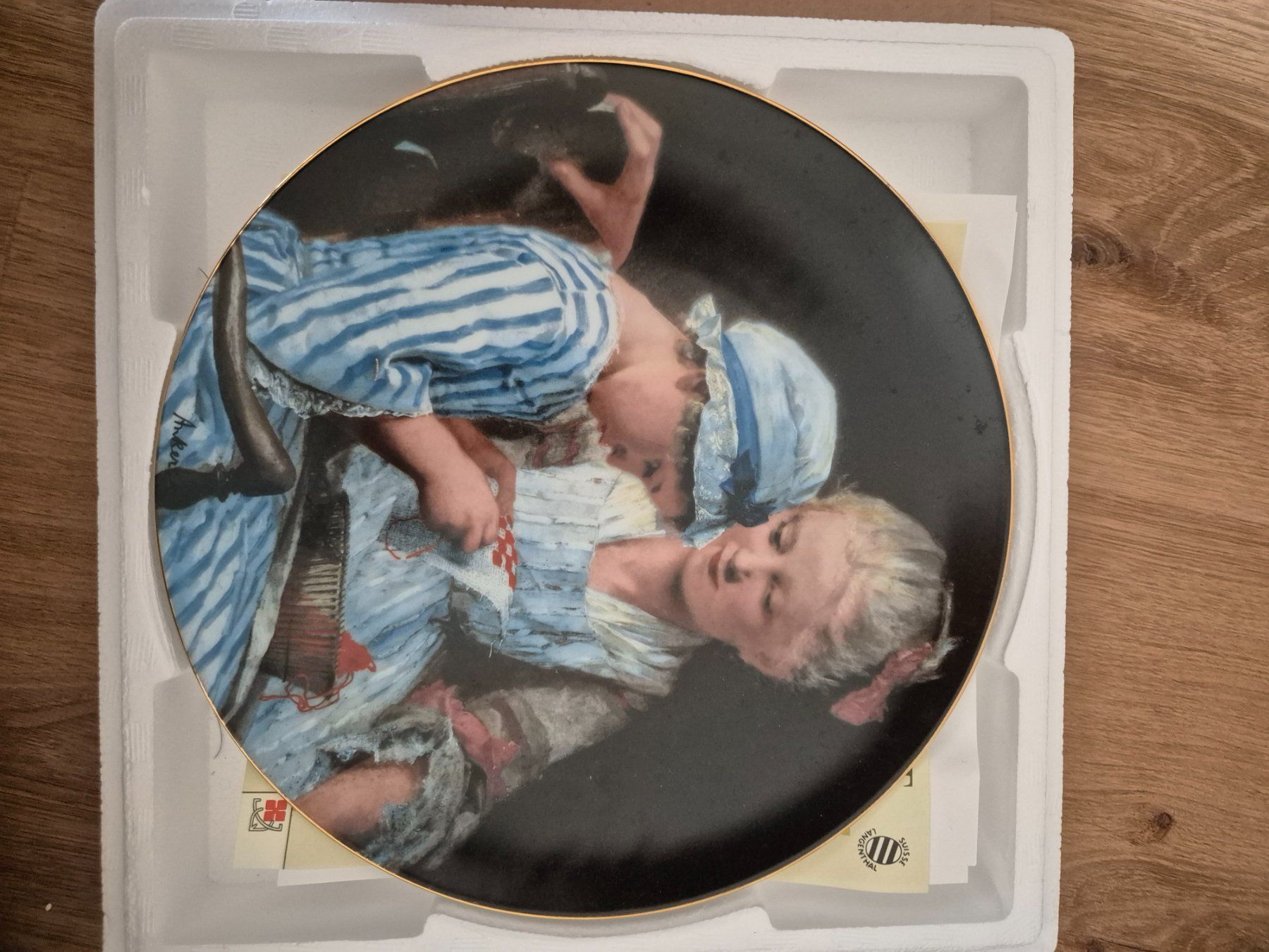 Piatti: Albert Anker - Die Stickerinnen – Nuovo e nell'imballaggio originale da Hettlingen venduto da janalea