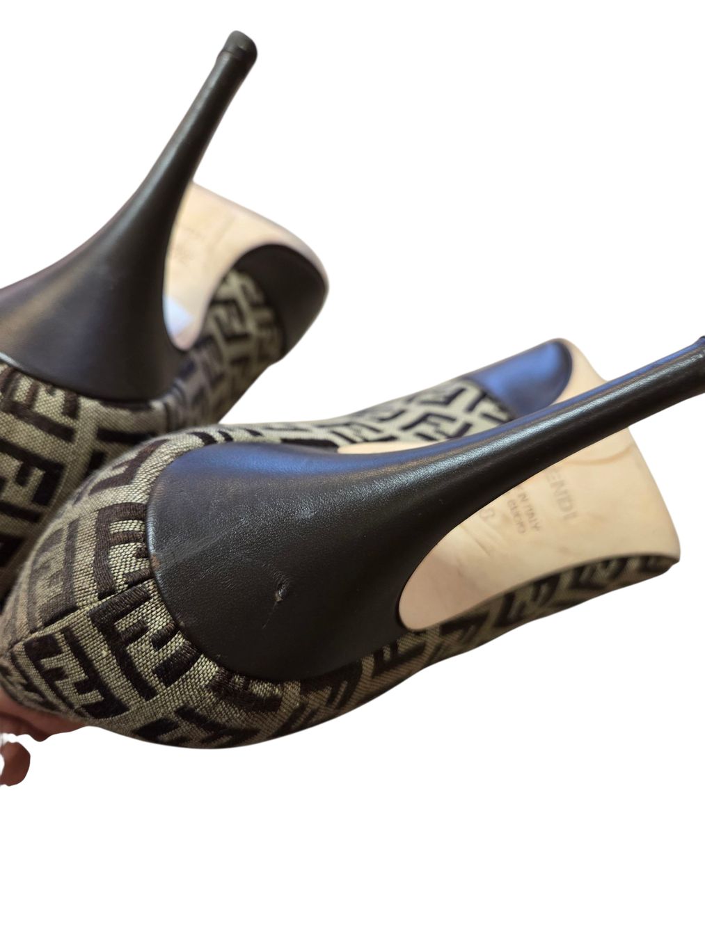 Fendi Scarpe da donna: Fendi Pumps – Usato da Zürich venduto da finesse.shop 9