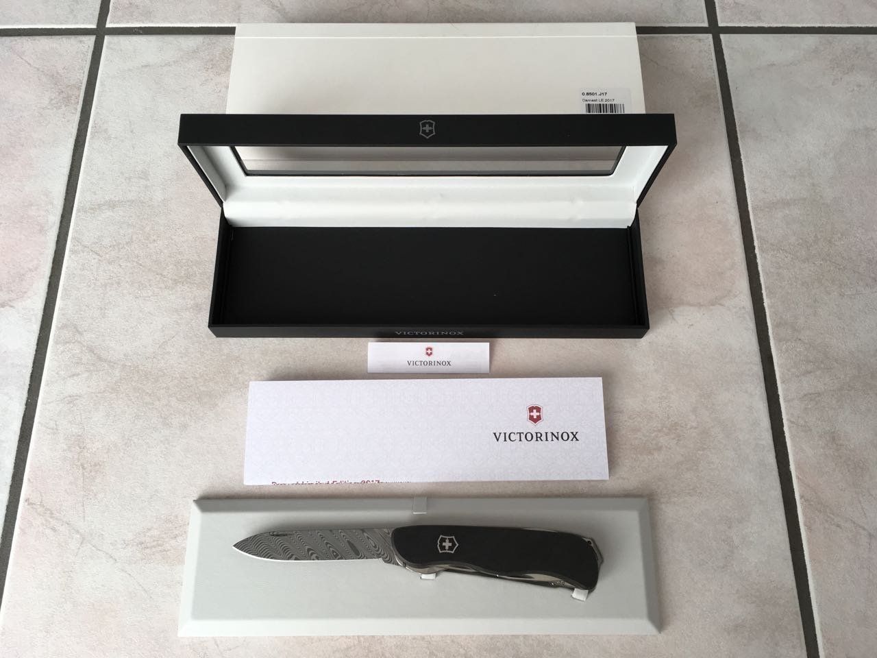 Victorinox Taschenmesser: Victorinox Damast Jahresmesser 2017 – Neu und originalverpackt aus Stettfurt von JapaneseCollection