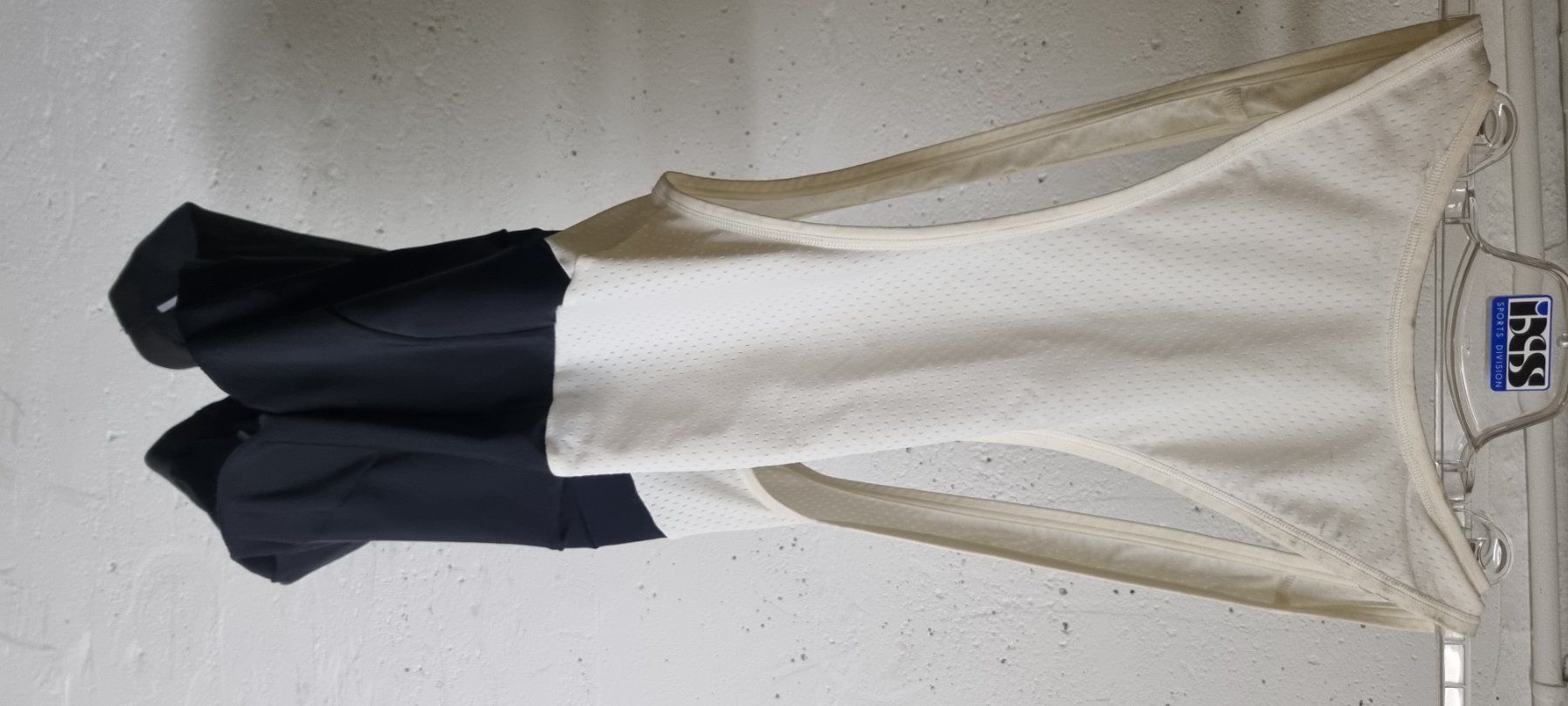 Pantaloni: Velo Pantalone mit Bretelle grosse XL – Usato da Zürich venduto da emi_rp8k 2