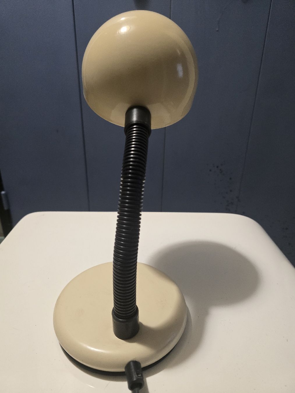 Lampade: kleine vintage Tischlampe – Usato da Biel/Bienne venduto da alexriveros2 1