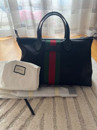 Sac Gucci authentique - Noir & bandes iconiques!