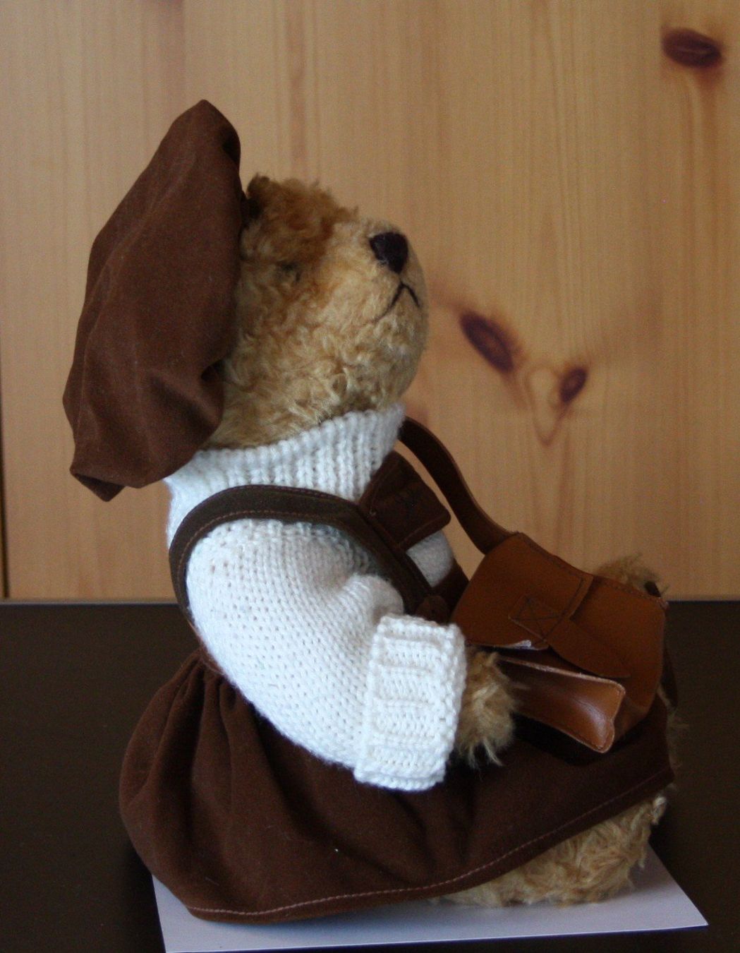 Giocattoli: Teddybär  Bär sitzend mit Rock und Tasche – Usato da Flüelen venduto da Diversicum-Shop 6