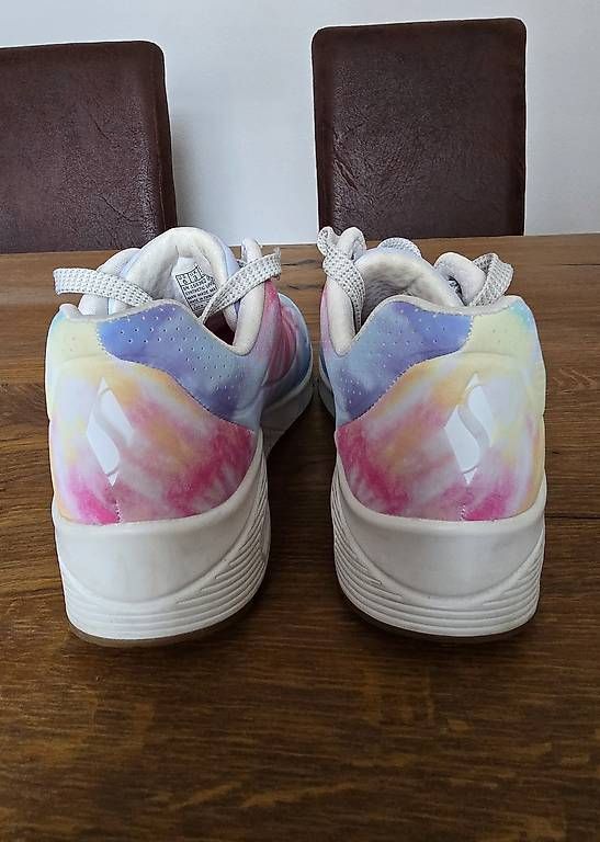 Scarpe per ragazze: Skechers Sneaker Gr. 36 – Usato da Schlieren venduto da kat_t6xw 1