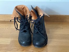 Schwarze Lederstiefel mit Schnürung,  Grösse 38