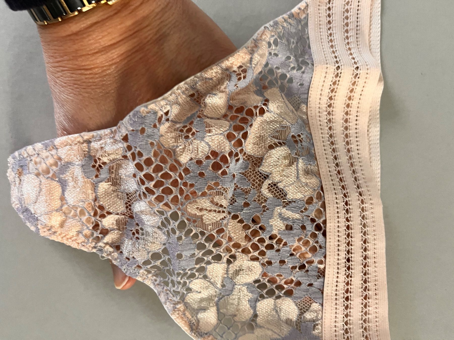 Lascana Autres dessous: Spitzen-String, LASCANA, Grösse 40/42, Farbe Hellrosa – Neuf avec emballage d'origine à Rudolfstetten par gst_g7xl 1