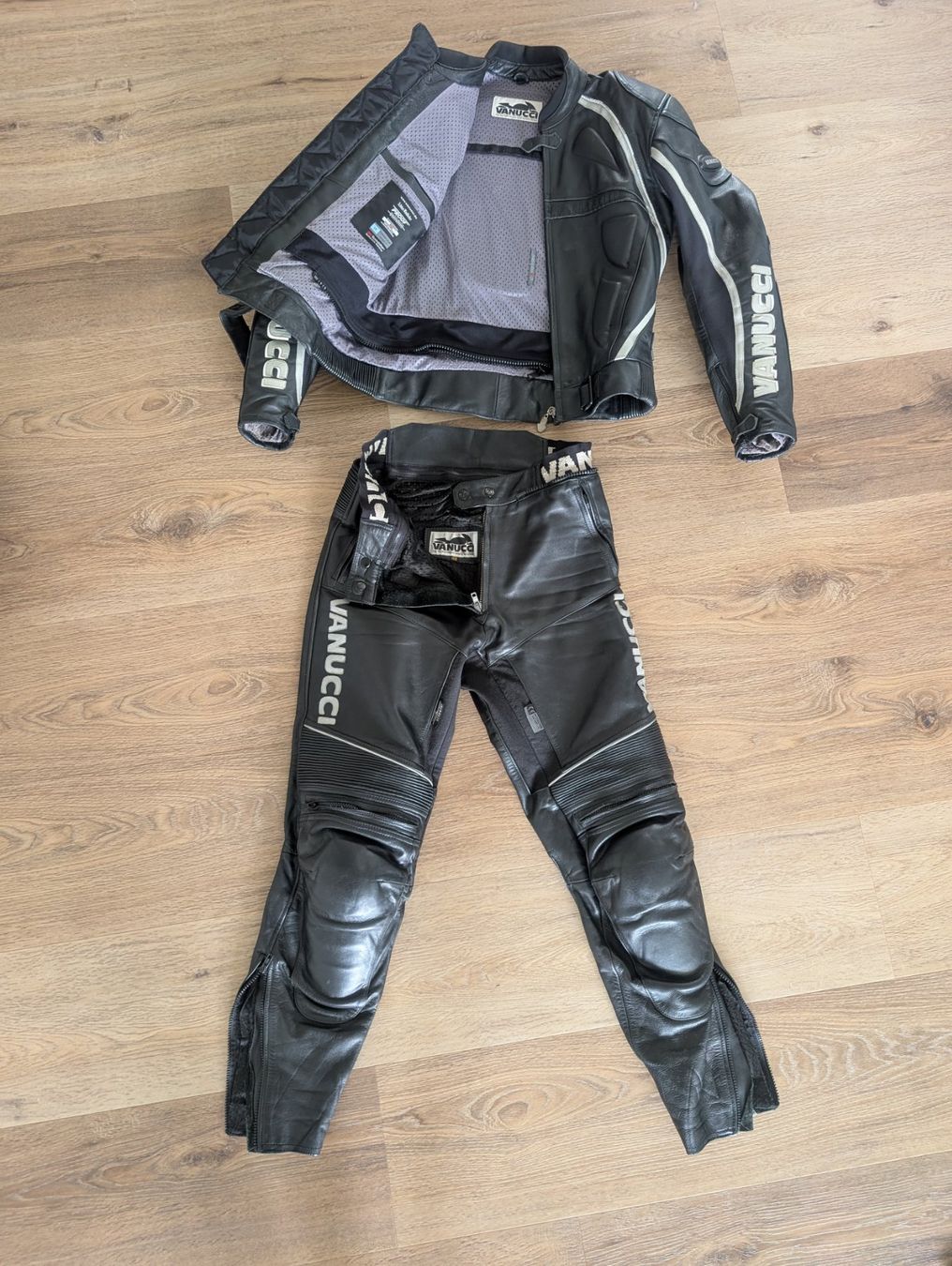 Completi: Motorrad Schutzkleidung Lederkluft – Usato da Hünenberg See venduto da Klaus91