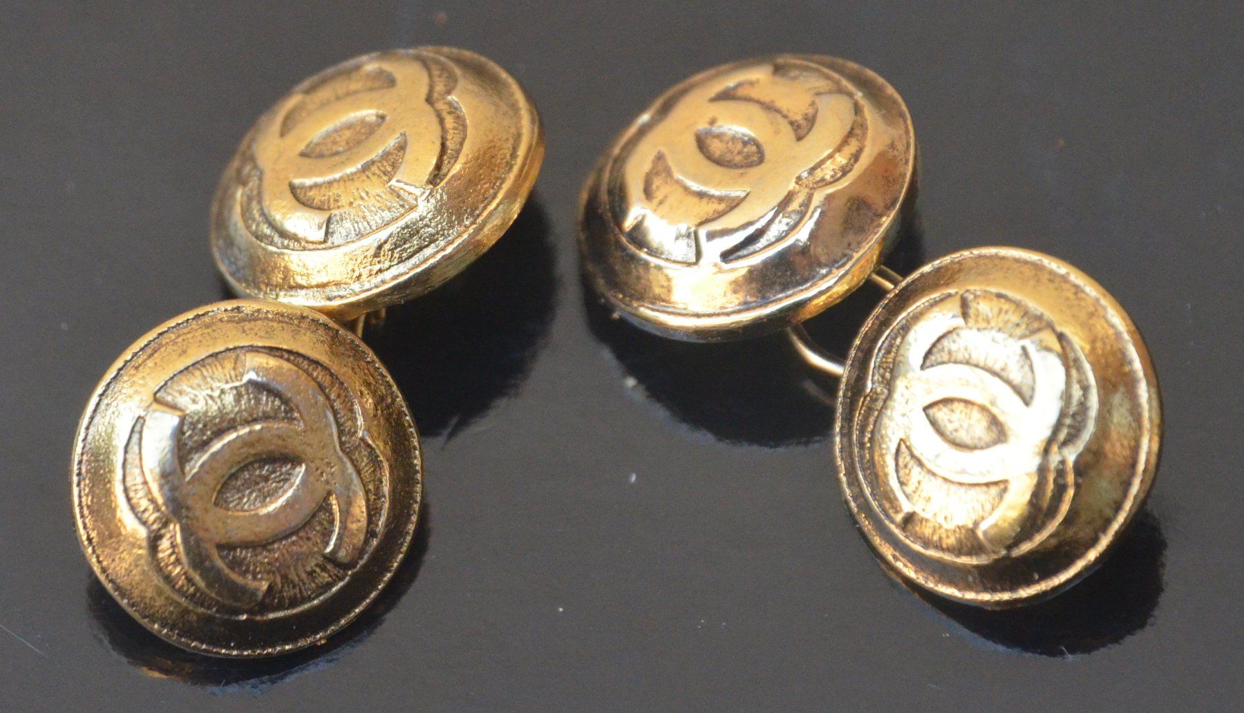 Chanel Gemelli: Chanel Manschettenknöpfe / Boutons de manchette – Usato da Collonges venduto da Auganien 1